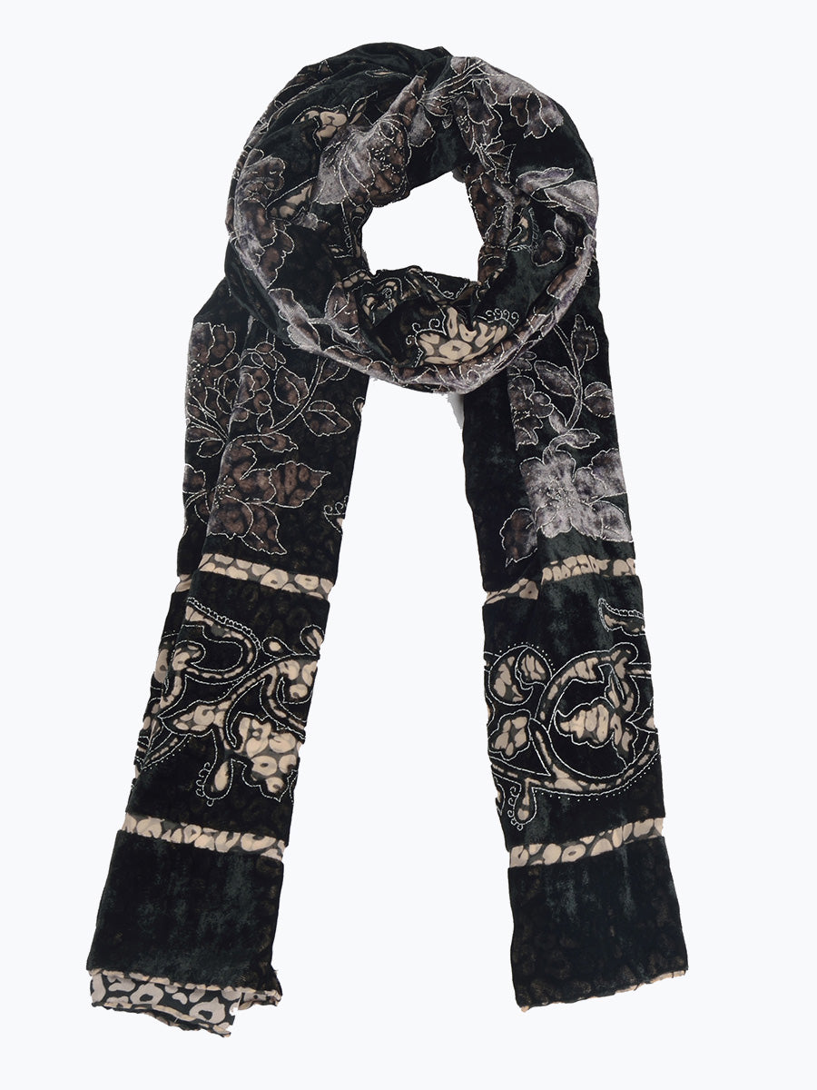 Classic Elegance: Printed Stole with Timeless Print