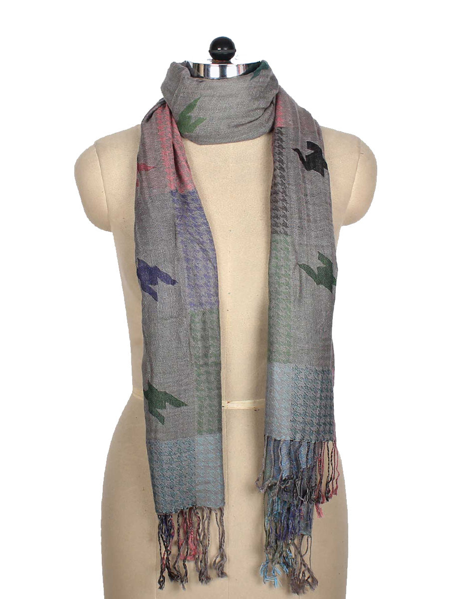 Geometric Groove: Printed Scarf with Bold Shapes and Patterns