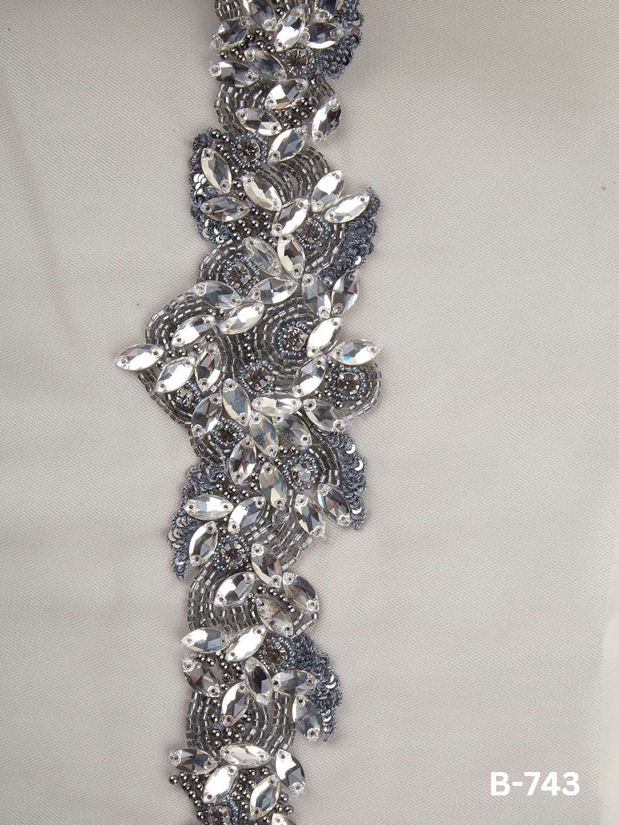 Exquisitely Handcrafted Beaded Belt with Intricate Indian Design and Dazzling Rhinestones